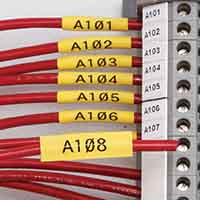 Etiquetas termocontráctiles envueltas alrededor de alambres