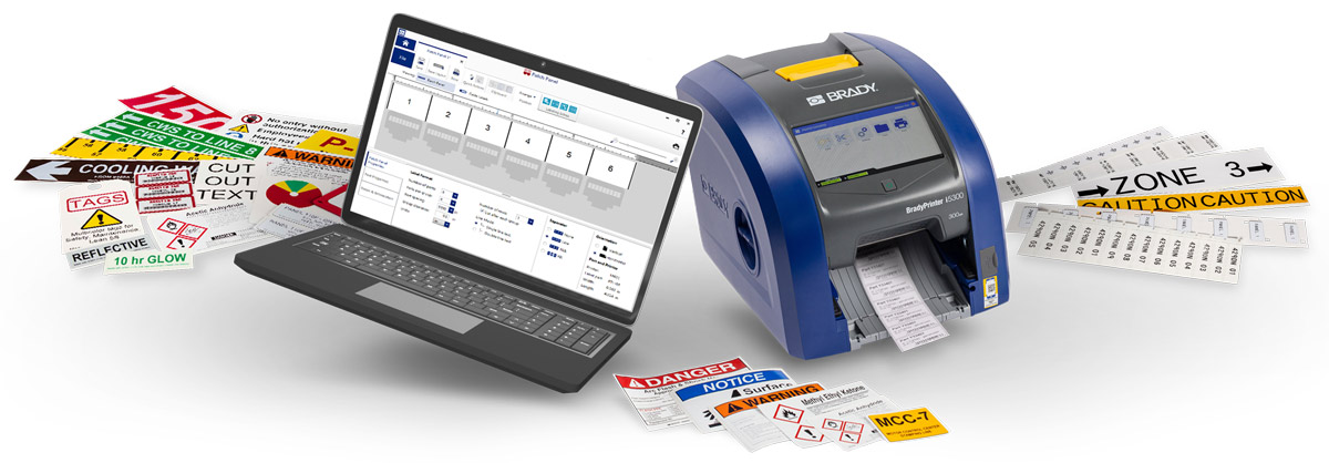 Una laptop ejecutando el software Brady Workstation. Está junto a una impresora de etiquetas y una variedad de etiquetas.
