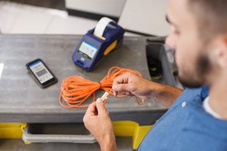 Impresora móvil de etiquetas BradyPrinter M611 para cables y alambres